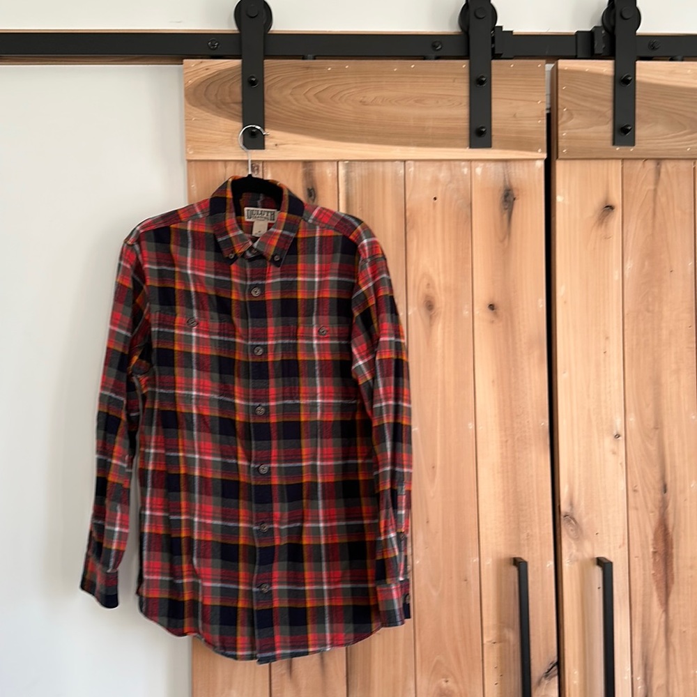 Duluth Trading Co. Red Plaid Relaxed Fit Long Sleeve Flannel Button Down